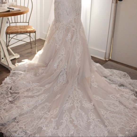 Allure bridals wedding dress - Picture 4 of 6
